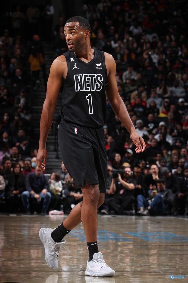 逃避债务的 逃避债务的